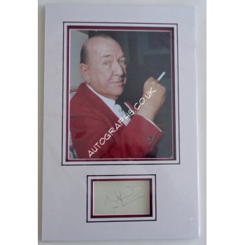Noel Coward genuine authentic autograph signed display. COA UACC