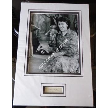 Enid Blyton signed authentic genuine signature autograph display. COA UACC