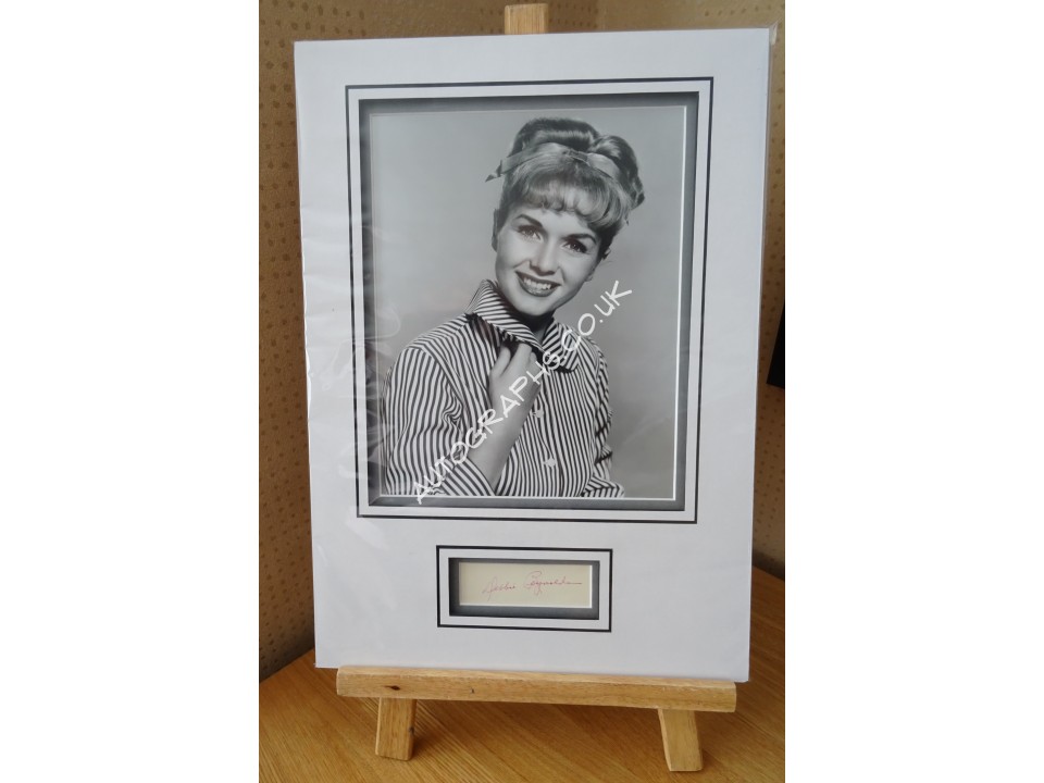 Debbie Reynolds signed authentic genuine signature autograph display. COA UACC