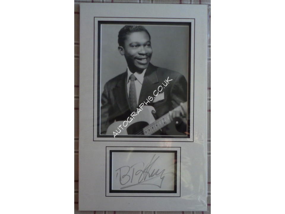 B B King authentic signed genuine autograph photo display. COA UACC