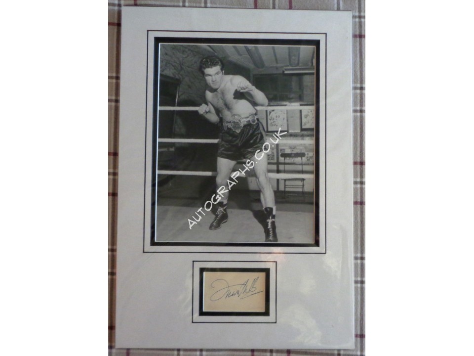 Freddie Mills Boxing signed authentic genuine signature autograph display. COA UACC