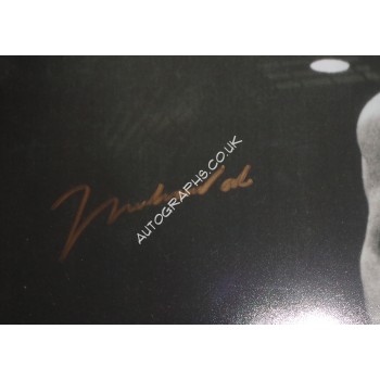 Muhammad Ali genuine authentic signed autograph photo display. COA UACC Muhammad Ali genuine authentic signed autograph photo display. COA UACC