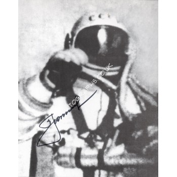 Alexei Leonov first space walk authentic signed Genuine signature photo 2. COA UACC