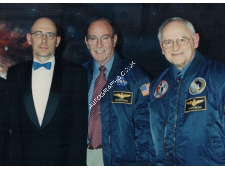 Ed Mitchell Apollo 14 genuine authentic autograph signed jacket. COA UACC Ed Mitchell Apollo 14 genuine authentic autograph signed jacket. COA UACC
