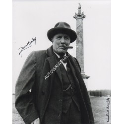 Robert Hardy Winston Churchill genuine signed authentic signature photo. COA UACC
