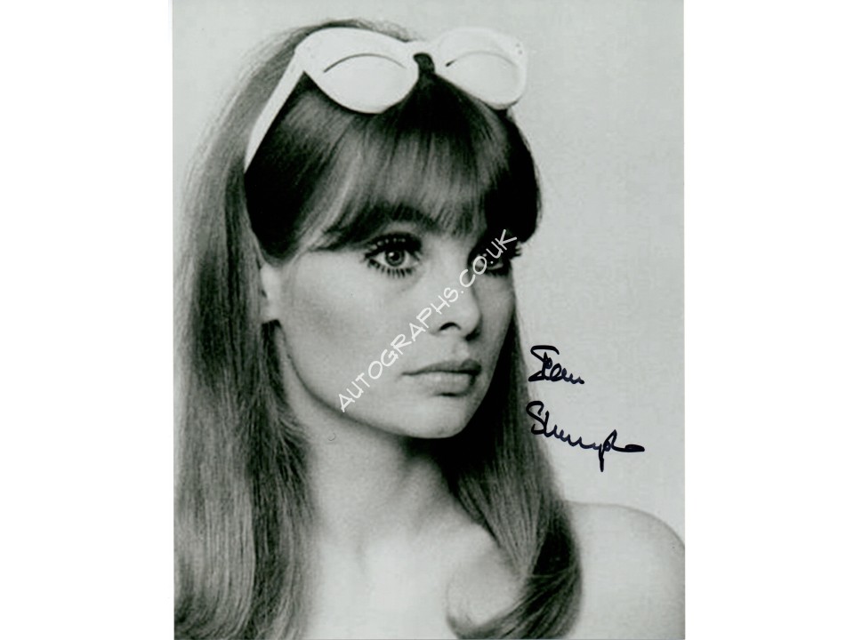 Jean Shrimpton model signed genuine signature autograph photo. COA UACC