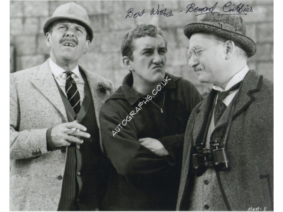 Bernard Cribbins Carry on etc genuine signed autograph photo. COA UACC Bernard Cribbins Carry on etc genuine signed autograph photo. COA UACC