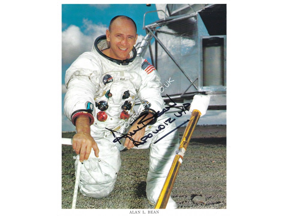 Alan Bean signed 8 x 10 NASA Lithograph Apollo 12 Moonwalker. COA UACC Alan Bean signed 8 x 10 NASA Lithograph Apollo 12 Moonwalker. COA UACC