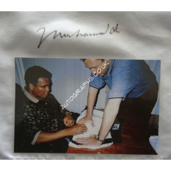 Muhammad Ali Boxing signed authentic signature autograph trunks photo +. COA UACC Muhammad Ali Boxing signed authentic signature autograph trunks photo +. COA UACC