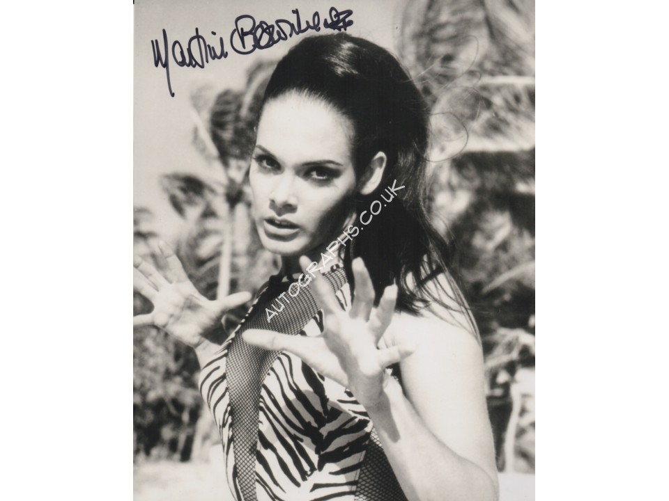 James Bond Martine Beswick signed authentic signature autograph photo. COA UACC