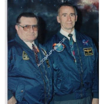 Richard Dick Gordon Apollo 12 authentic signed Genuine signature flight jacket. COA UACC Richard Dick Gordon Apollo 12 authentic signed Genuine signature flight jacket. COA UACC