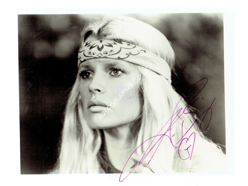 Kim Basinger signed authentic genuine signature photo. COA UACC