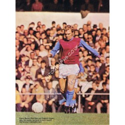 Bobby Moore  authentic genuine signed autograph. COA UACC