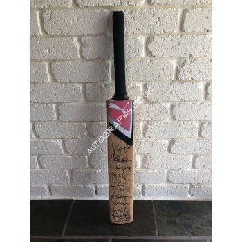 England Ashes Team 2011 genuine authentic signed signatures bat. COA UACC England Ashes Team 2011 genuine authentic signed signatures bat. COA UACC