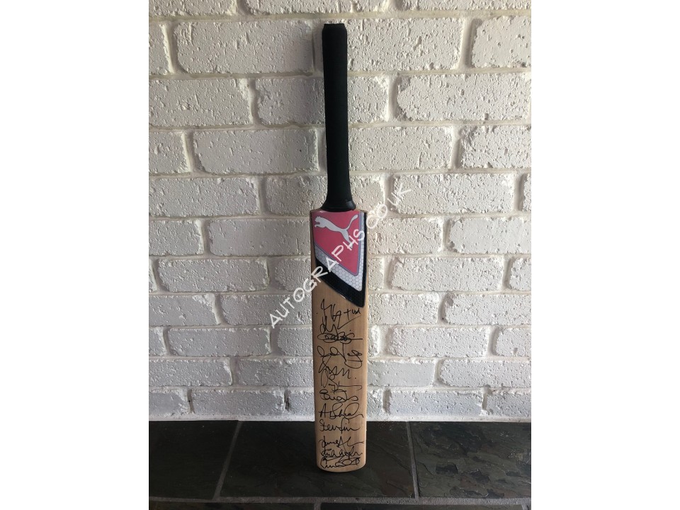 England Ashes Team 2011 genuine authentic signed signatures bat. COA UACC England Ashes Team 2011 genuine authentic signed signatures bat. COA UACC