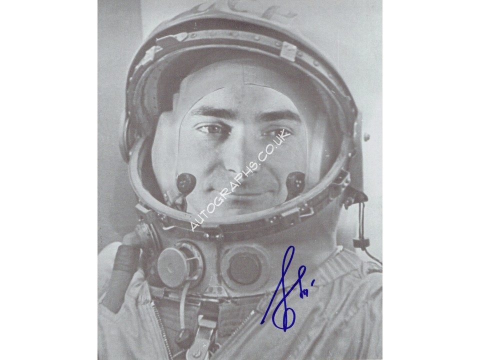 Valeri F Bykovsky original authentic genuine signed photo. COA UACC