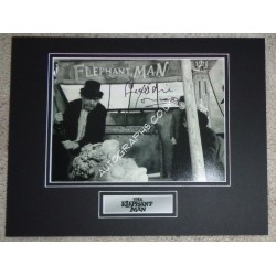 Freddie Jones Elephant Man signed genuine signature photo. COA UACC