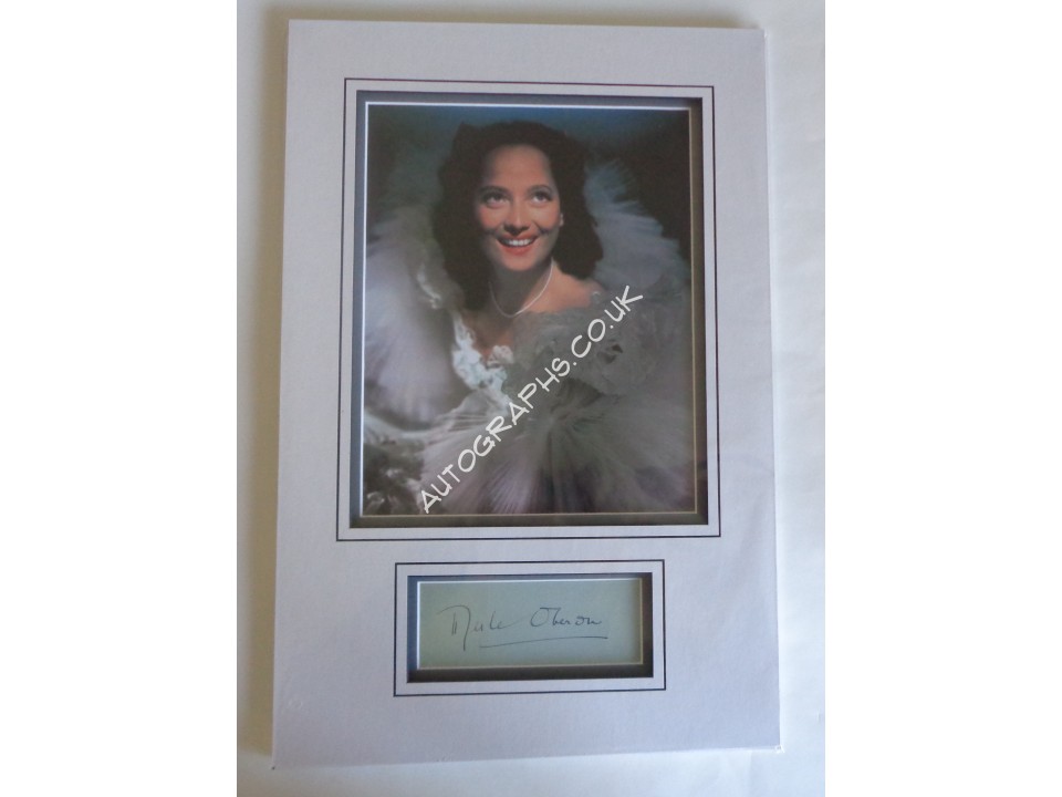 Merle Oberon genuine authentic signature autograph display. COA UACC Merle Oberon genuine authentic signature autograph display. COA UACC