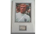 Bobby Moore WC England 1966 genuine signed authentic signature & photo. COA UACC