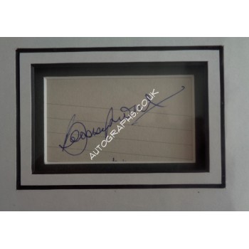 Bobby Moore WC England 1966 genuine signed authentic signature & photo. COA UACC