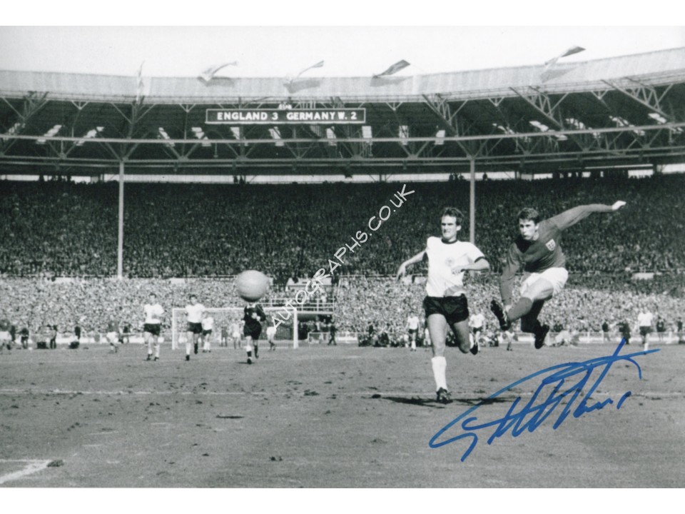 Geoff Hurst WC 1966 genuine signed authentic autograph photo 4. COA UACC Geoff Hurst WC 1966 genuine signed authentic autograph photo 4. COA UACC