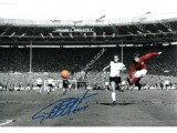 Geoff Hurst WC 1966 genuine signed authentic autograph photo 9. COA UACC Geoff Hurst WC 1966 genuine signed authentic autograph photo 9. COA UACC