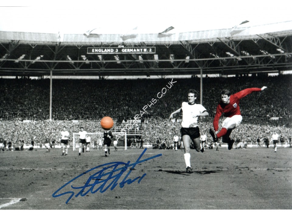 Geoff Hurst WC 1966 genuine signed authentic autograph photo 9. COA UACC Geoff Hurst WC 1966 genuine signed authentic autograph photo 9. COA UACC