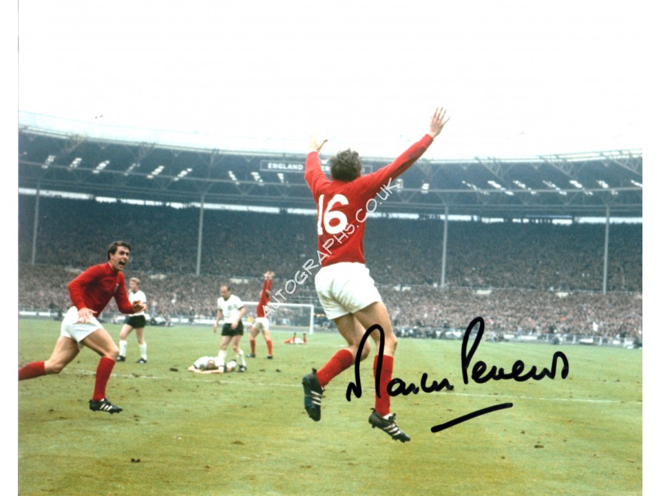 Martin Peters WC 1966 genuine signed authentic autograph photo 9. COA UACC Martin Peters WC 1966 genuine signed authentic autograph photo 9. COA UACC