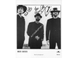 Bee Gees signed authentic signature autograph photo. COA UACC Bee Gees signed authentic signature autograph photo. COA UACC