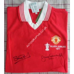 Man United 1977 signed shirt Greenhoff Pearson signed authentic signature autograph. COA UACC