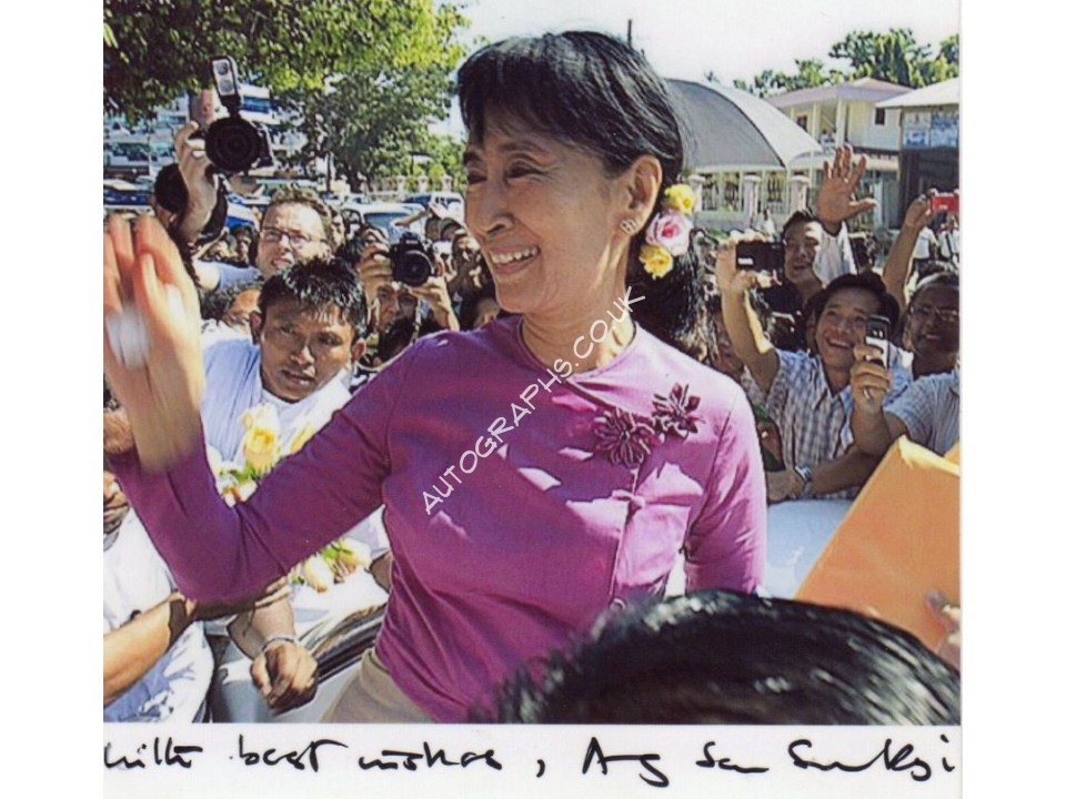 Aung San Suu Kyi genuine signed photograph. COA UACC