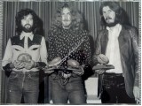 Robert Plant Led Zeppelin signed authentic genuine signature photo. COA UACC Robert Plant Led Zeppelin signed authentic genuine signature photo. COA UACC