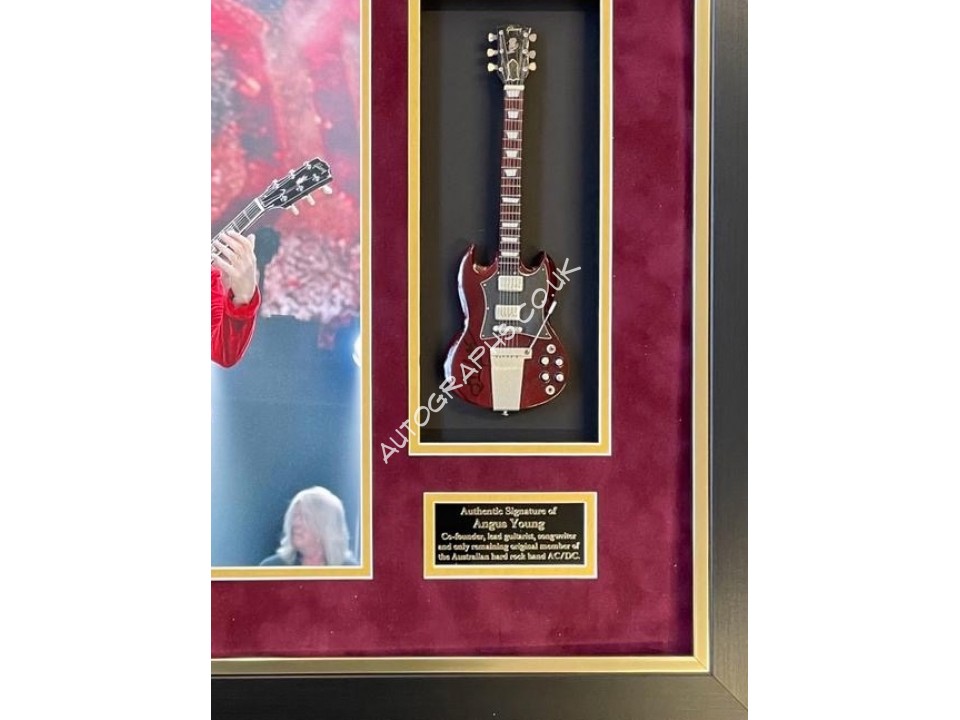 Angus Young AC/DC genuine authentic autograph guitar signed display. COA UACC