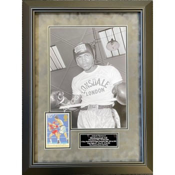 Muhammad Ali boxing genuine authentic autograph signed display. COA UACC