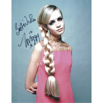 Twiggy Signed 8x10 Photograph. COA UACC