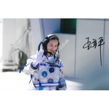 Wang Yaping Signed 6x4 Photograph Chinese Taikonaut 