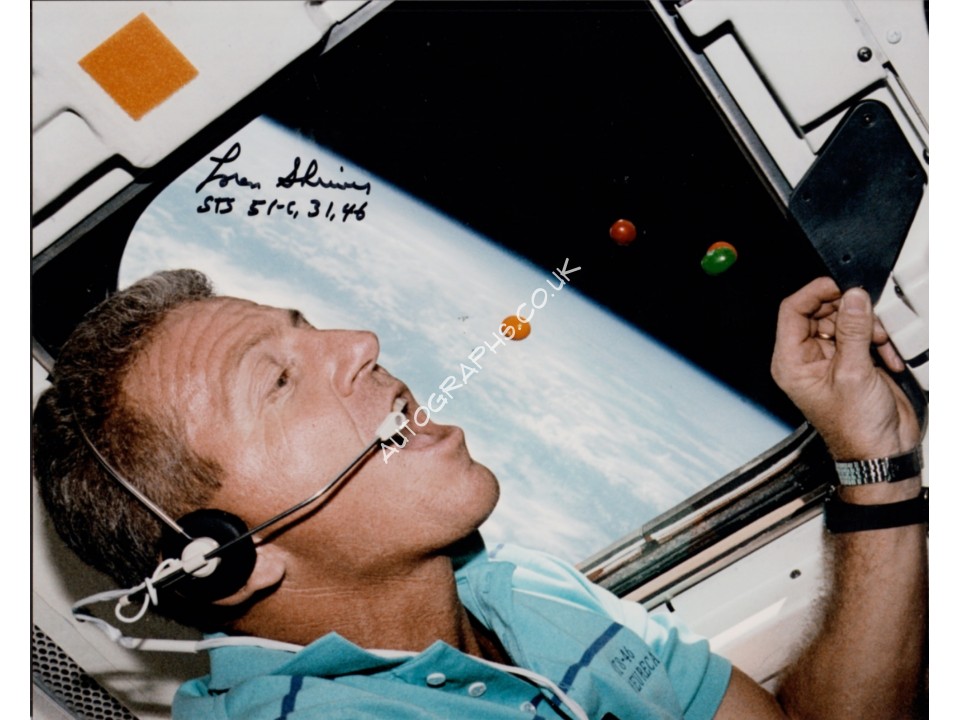 Loren Shriver astronaut genuine signed authentic autograph photo. COA UACC