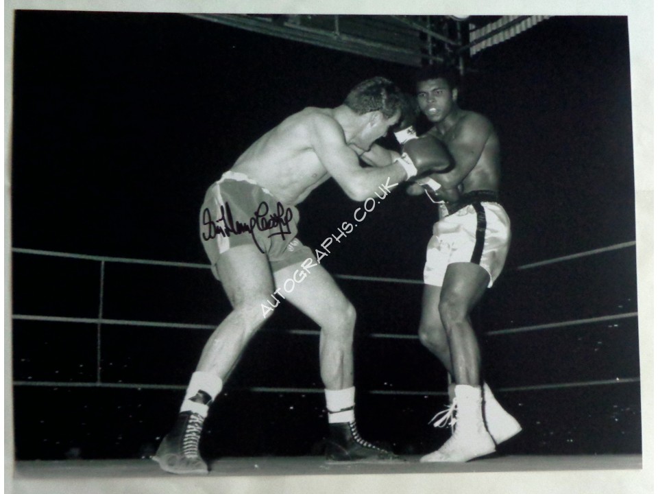 Henry Cooper Muhammad Ali genuine signed authentic signature photo 17. COA UACC