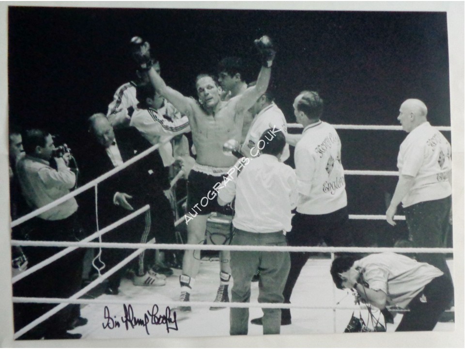Boxing Henry Cooper genuine signed authentic signature photo 27. COA UACC