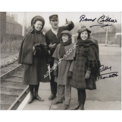 Sally Thomsett Cribbins Railway Children genuine signed authentic autograph photo. COA UACC