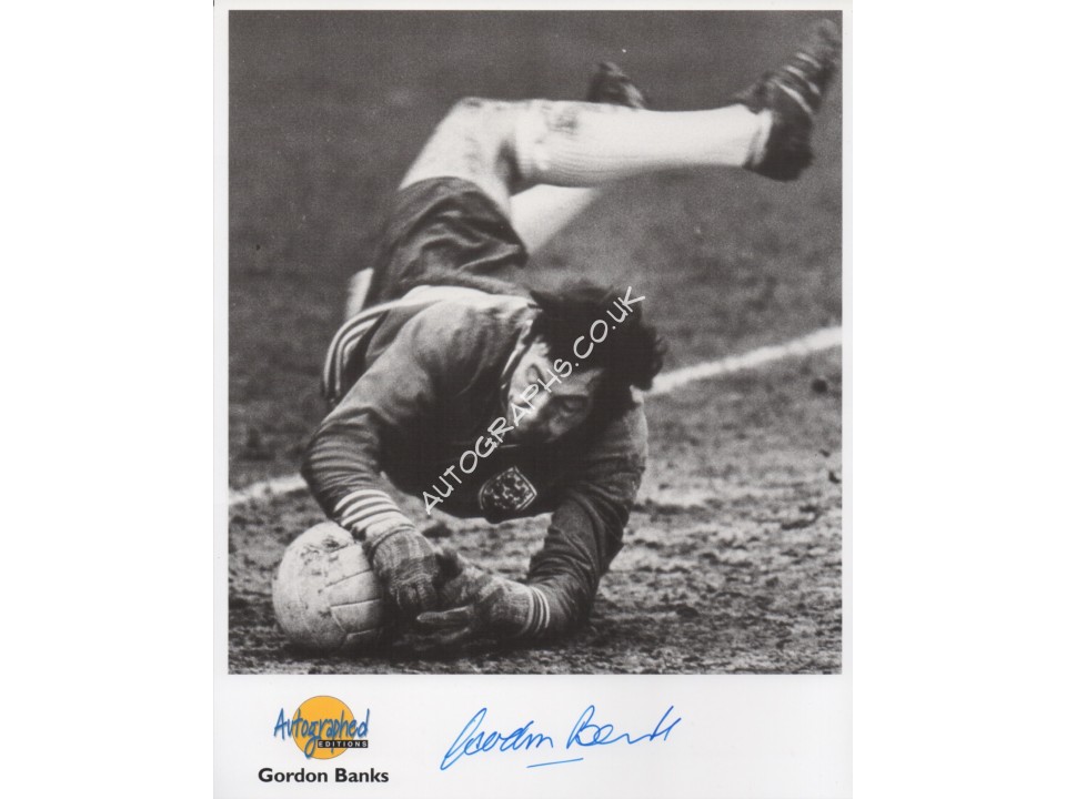Gordon Banks England authentic signed genuine autograph image. COA UACC