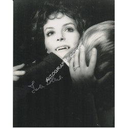 Isla Blair Horror genuine signed authentic signature photo. COA UACC