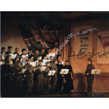 Ian Lavender Williams Dads Army genuine authentic autograph signed photo. COA UACC