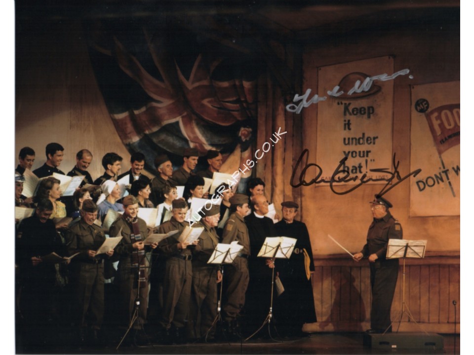 Ian Lavender Williams Dads Army genuine authentic autograph signed photo. COA UACC